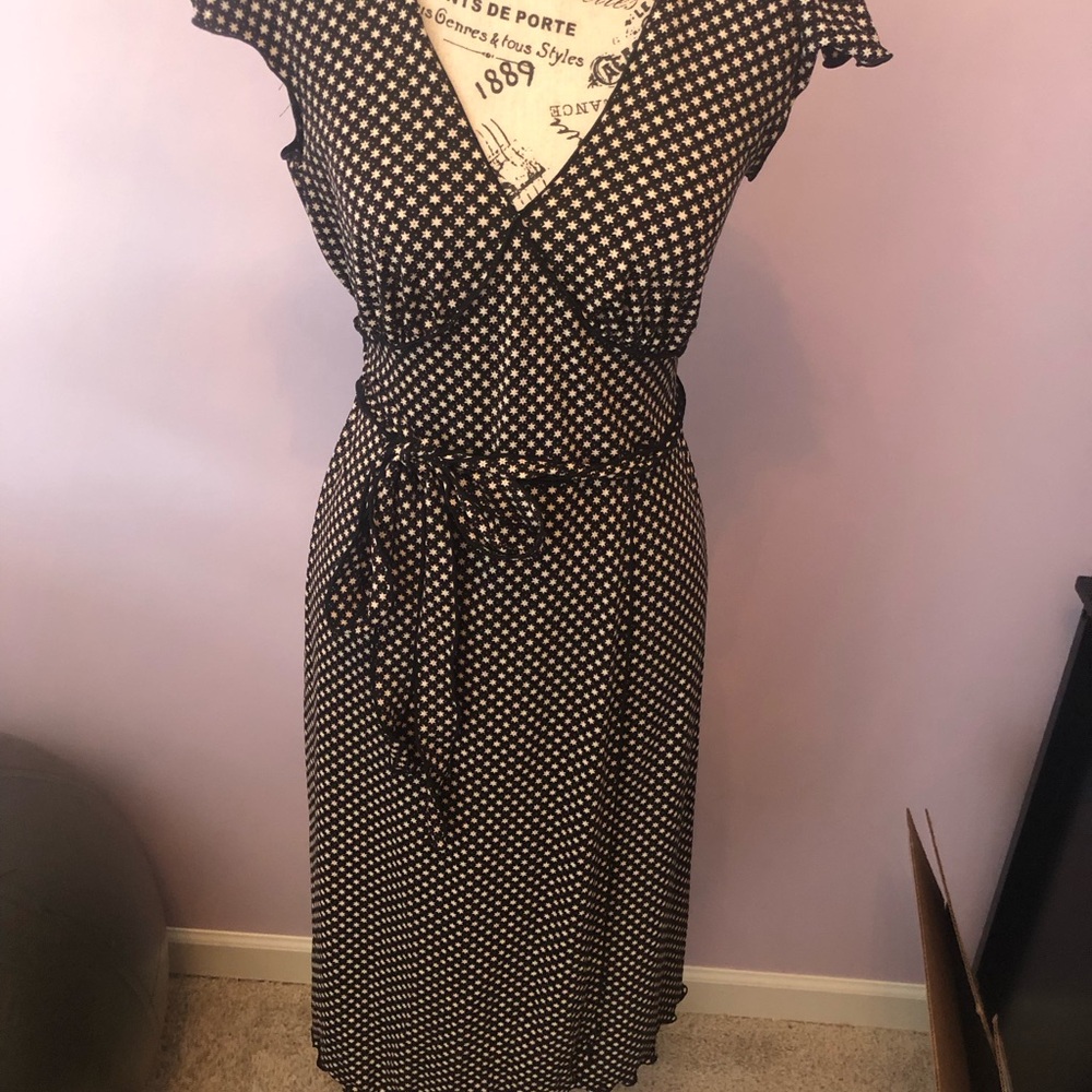 Max Studio ladies medium dress runs small. Tag is faded. Stretchy - Picture 2 of 11